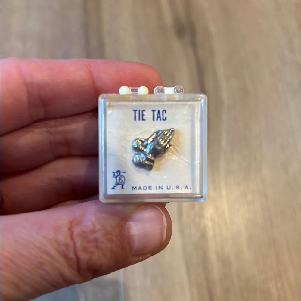 Silver Tie Tac Praying Hands Vintage